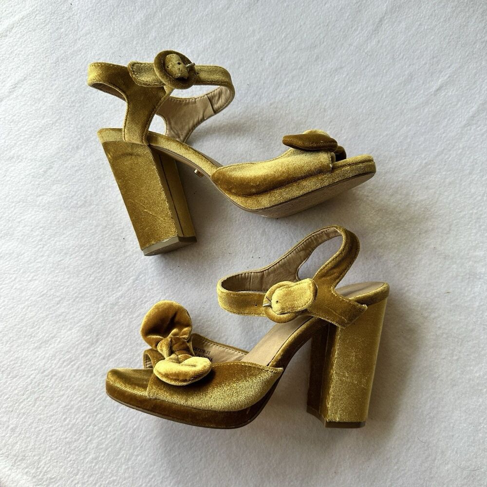 Gold Velvet Open Toe Heel Sandals Women’s Size 38 ( 7.5 - 8 )
